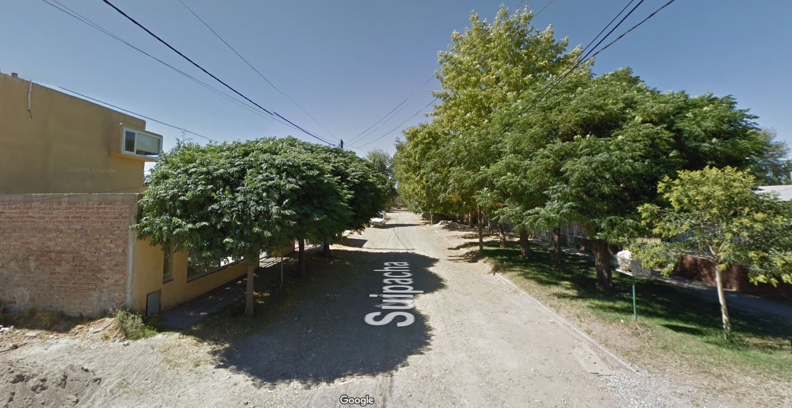Pino Vinet fue baleado en la calle Suipacha, entre Salta y Zabaleta de Plottier. (Google Street View)