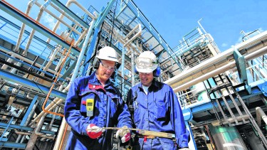 La empresa tiene su base en el Parque Industrial de Neuquén y opera en tres países.  
