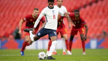 Rashford igualó de penal para Inglaterra, que venció a Bélgica 2-1.