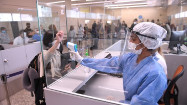 Aerolíneas Argentinas reinició la semana pasada la operatoria regular, que estaba suspendida desde el 20 de marzo por la pandemia de coronavirus. Foto Télam.