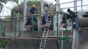 Viedma, comenzó la colocación de canastos para evitar que los residuos lleguen al río