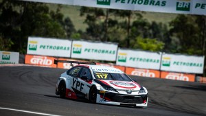 Rossi subió por primera vez al podio en el Stock Car