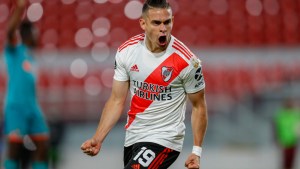 River goleó a Liga y pasó como primero a octavos de la Libertadores