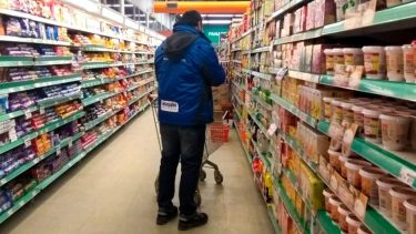 Se multó a los comerciantes donde se encontraron productos vencidos en Neuquén. (Foto: Gentileza)