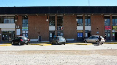 La Terminal de Viedma, aún solamente para servicios especiales y encomiendas. Foto: Marcelo Ochoa