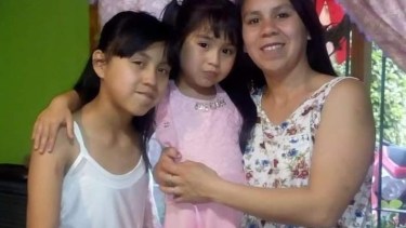 La madre que estuvo 7 meses separada de sus hijas, de 12 y 5 años, por la pandemia