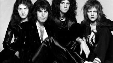 "Rapsodia Bohemia" fue incluida en el disco "A Night at the Opera", que salió hacia fines de noviembre de 1975.