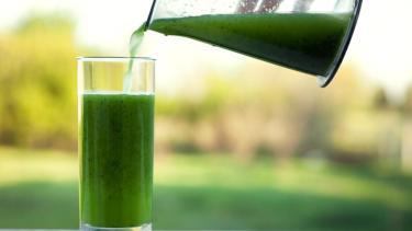 Hoy lunes, jugos verdes detox para dejar atrás el atracón del finde