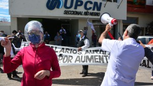 Las imágenes de las dos marchas en Viedma