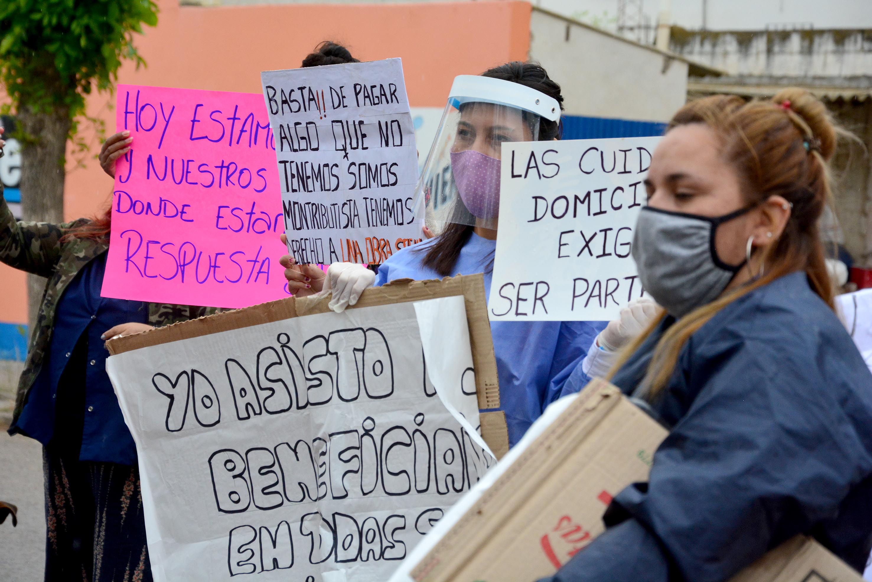 Los acompañantes terapéuticos esperan una respuesta urgente de la Provincia.
Foto : Marcelo Ochoa