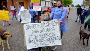 Marcharon cuidadores, enfermeros y acompañantes terapéuticos en Viedma