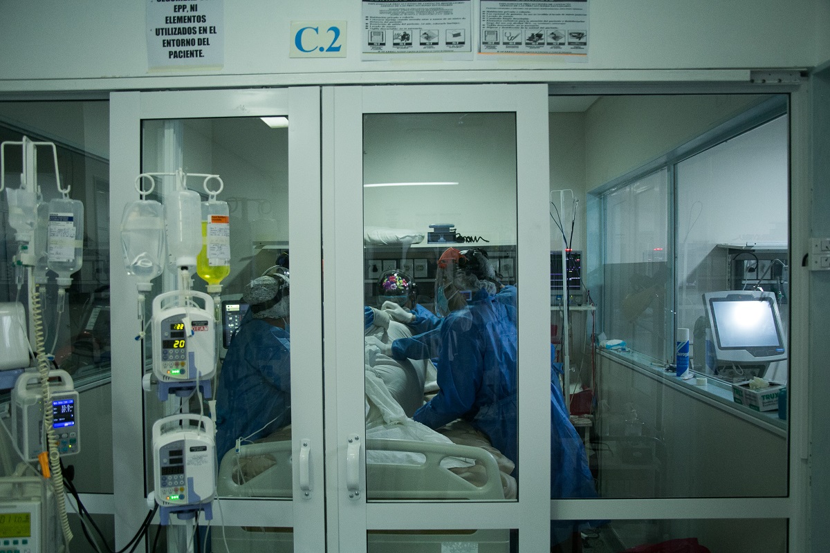 La terapia intensiva del hospital Zatti de Viedma no tiene descanso a medida que aumentan los contagios. Foto: Pablo Leguizamon