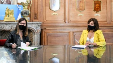La gobernadora Carreras junto a la titular de Anses en la Casa Rosada. Foto: Gentileza.