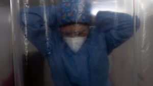 Confirman 529 muertos y 23.780 contagios de coronavirus en el país: baja la ocupación de camas UTI