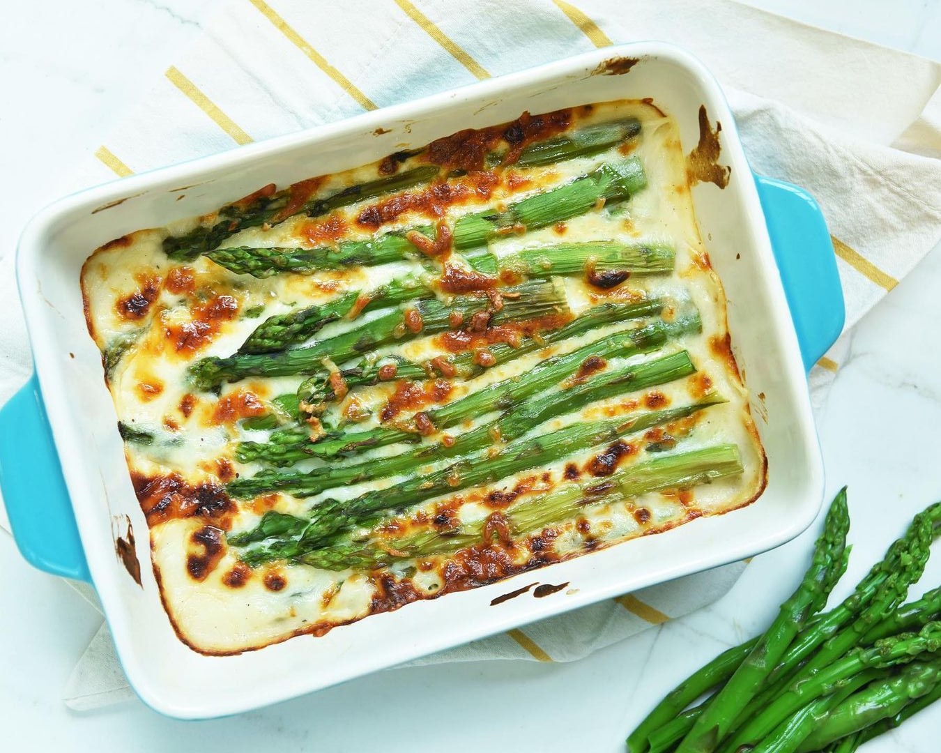 Momento de espárragos gratinados