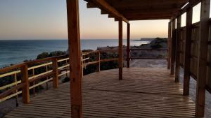 Continúan los trabajos en los balcones al mar sobre el Camino de la Costa