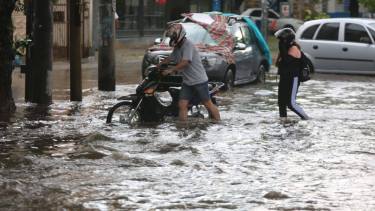 Las calles de Mendoza se volvieron intransitables por la tormenta.