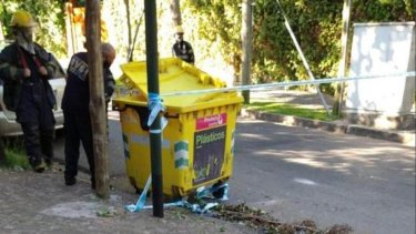 El artefacto explotó en un contenedor de basura.