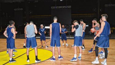 La Selección Argentina de básquet tendrá acción esta noche.