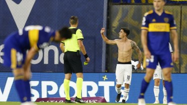 Joel Soñora, hijo del Chche, festeja con puño apretado el gol marcado para Talleres en La Bombonera.
