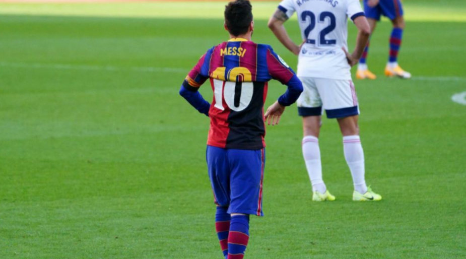 Messi se sacó las cargas y conmovió al público maradoniano. Foto: gentileza diario Marca.-