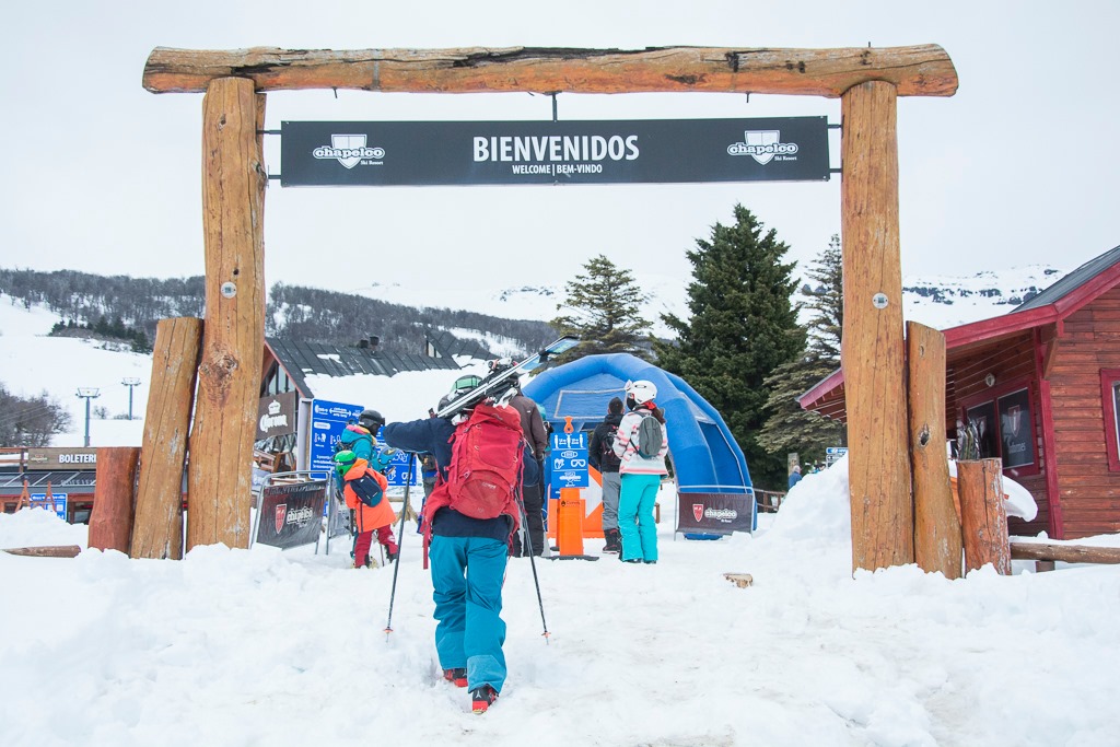Chapelco Ski Resort, anunció que todavía no tienen los niveles de nieve esperados, pero que el pronóstico anuncia nevadas. Foto archivo temporada 2021. 