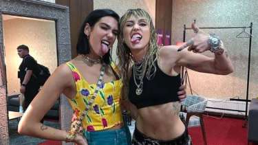 "Prisioner", que cuenta con la participación de Dua Lipa, es un adelanto de Plastic Hearts, el disco que Miley Cyrus editará el 27 de noviembre.