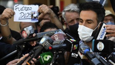 El Doctor Luque afirmó que se le está "bajando la sedación" a Diego.