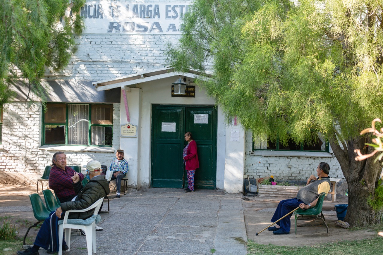 Los primeros de la lista: la soledad de los adultos mayores en pandemia ...