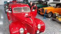 Imagen de Edgardo, el coleccionista de autos