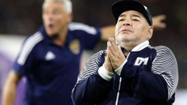 El neurocirujano que operó a Maradona admira al 10