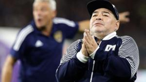 El neurocirujano que operó a Maradona admira al 10