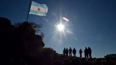 El paisaje de meseta en las cercanías de Valcheta brindará una alternativa para contemplar el eclipse. Frente al pueblo, a la vera de la ruta nacional 23, habrá un Centro de Observación. Foto: Martín Brunella.