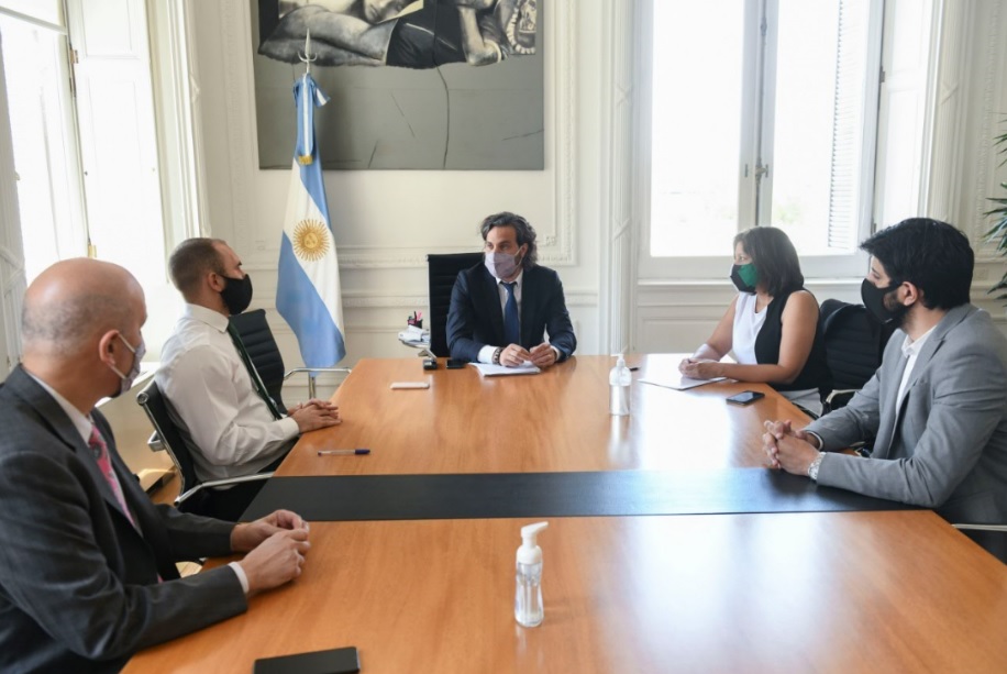 La gobernadora fue recibida al mediodía por el jefe de Gabinete, Santiago Cafiero, y por el ministro de Economía, Martín Guzmán.