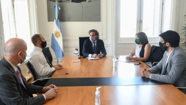 La gobernadora fue recibida al mediodía por el jefe de Gabinete, Santiago Cafiero, y por el ministro de Economía, Martín Guzmán.