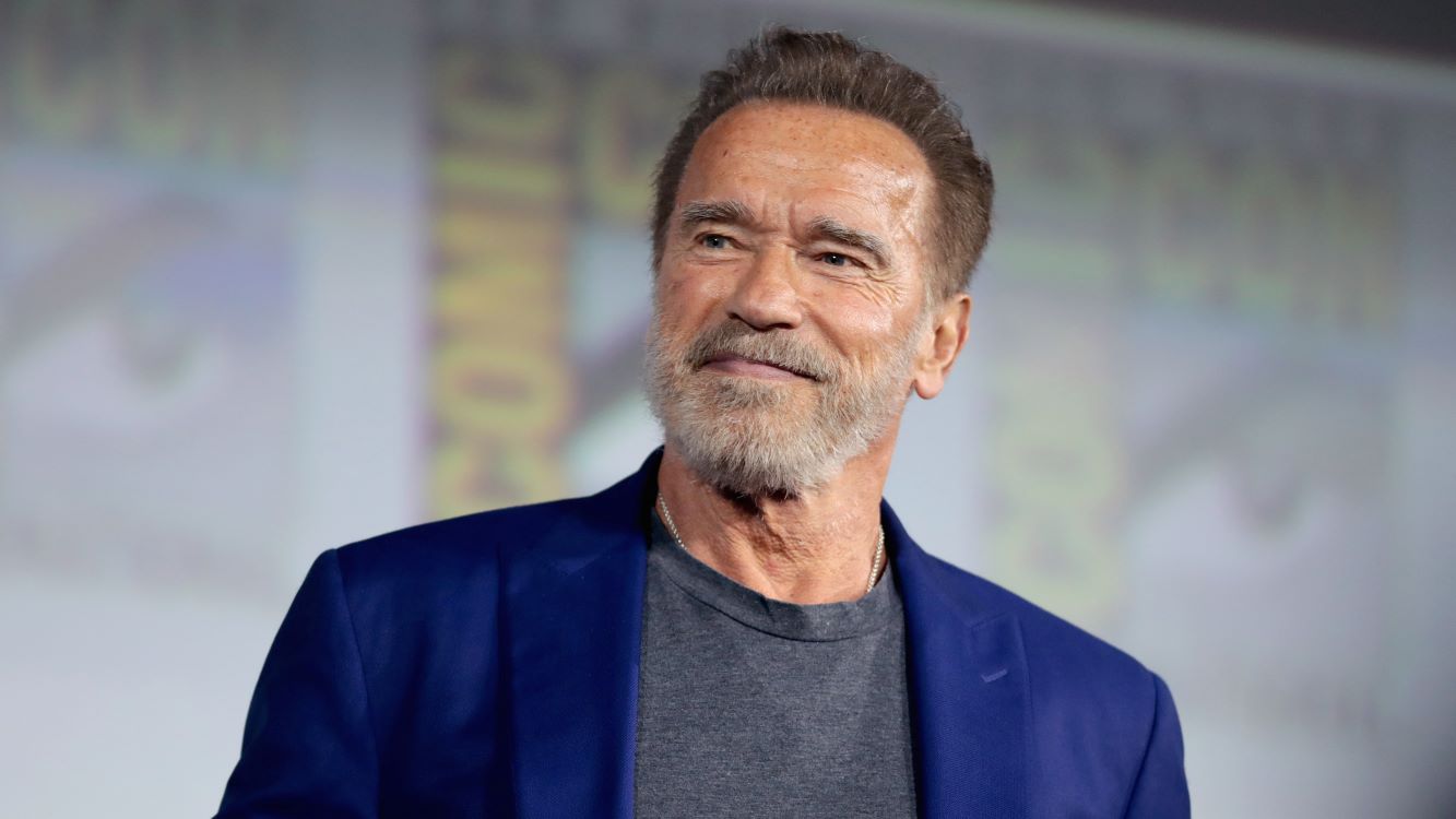  Arnold Schwarzenegger interpretaría al padre de la actriz norteamericana Monica Barbaro.