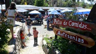 Esperan que el asfalto mejore el acceso a Colonia Suiza en invierno, cuando se complica por la nieve. Archivo