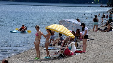 Lago Gutiérrez, uno de los elegidos por los turisas para un día de playa. Foto: Alfredo Leiva