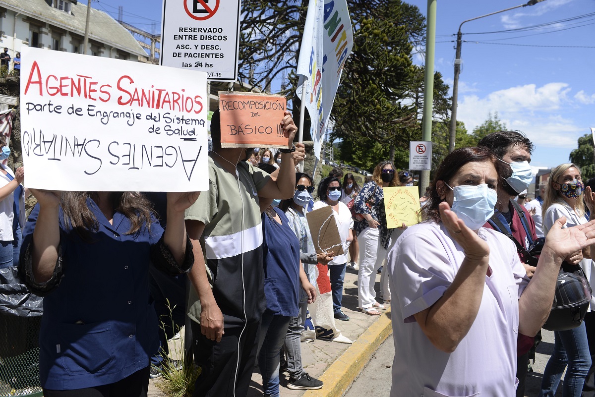 Trabajadores del hospital Ramón Carrillo de Bariloche se volverán a manifestar hoy junto al personal de toda la provincia. Archivo