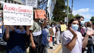 Trabajadores del hospital Ramón Carrillo de Bariloche se volverán a manifestar hoy junto al personal de toda la provincia. Archivo