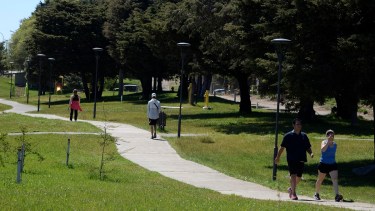 Impulsan una Red de Senderos Urbanos en Bariloche para promover caminatas accesibles y generar una pausa