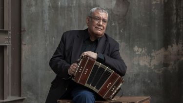 Dino Saluzzi compone sin estructuras previas, lo que muestra en “Albores”.