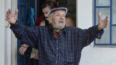 La emoción de Don José: cumplió cien años y le prepararon un festejo sorpresa