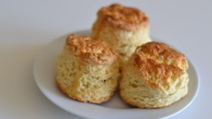 Scons tiernos de crema al estilo Gross