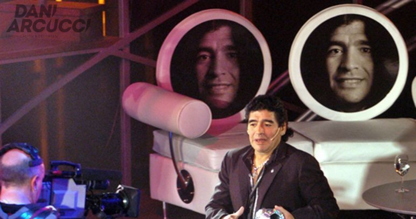 Maradona y una especial entrevista a sí mismo en La Noche del 10.