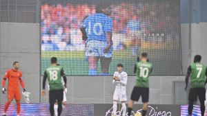 Rinden tributo a Maradona en todas la canchas del mundo