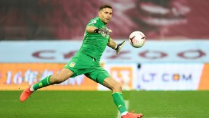 El sube y baja de Emiliano Martínez en la Premier League