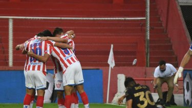 Unión le dio un nuevo golpe a Racing, que sigue sin hacer pie en la Copa de la Liga Profesional.