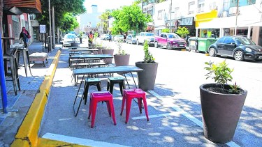 En Yrigoyen y Roca hubo una prueba ayer sobre el uso de la calle. (Neuquén Capital)