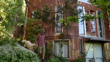 Conocé la casa de latas de tomate en un rincón de Bariloche